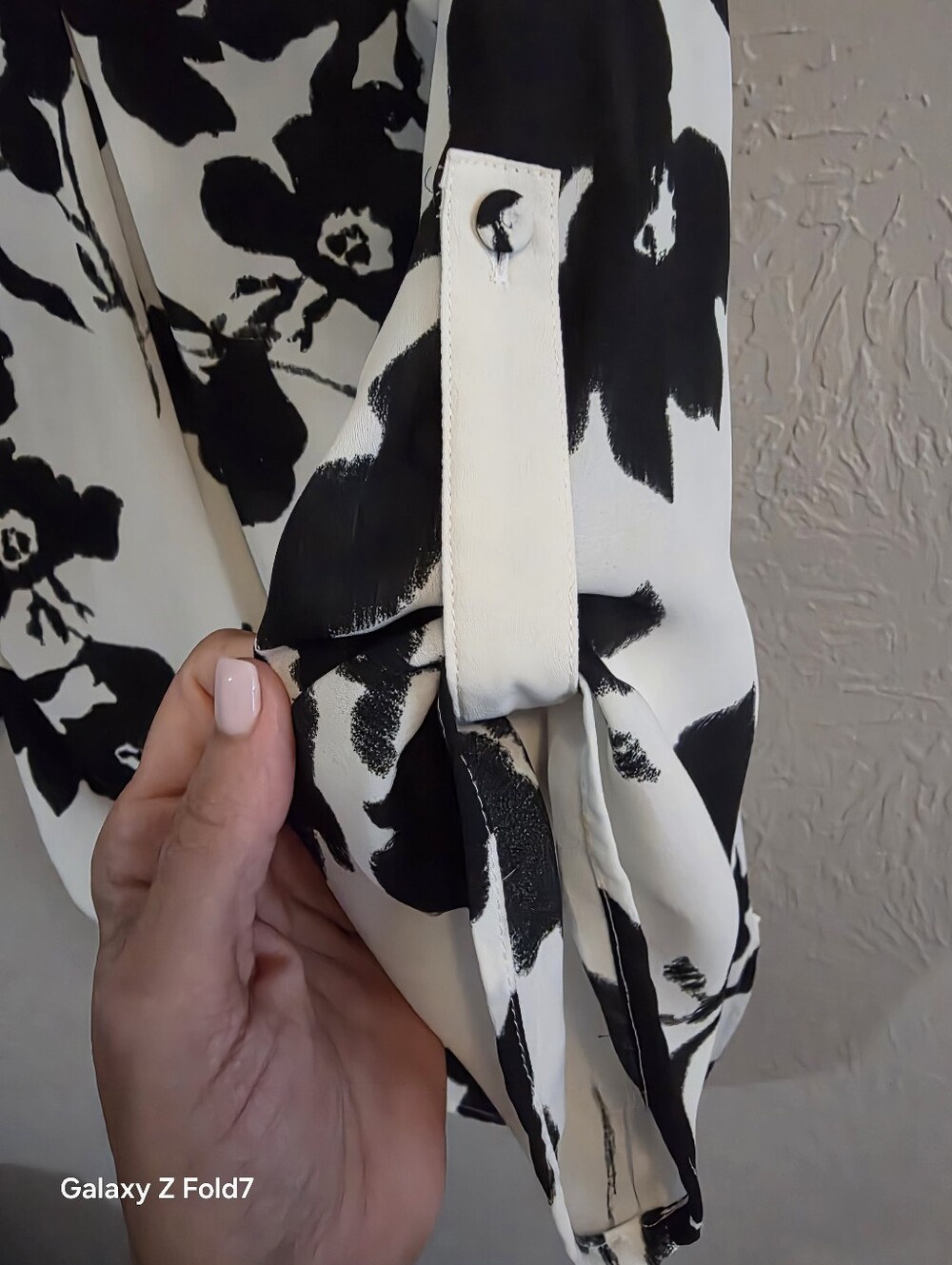 Daniel Rainn Koda Split Neck Blouse Black floral on white M - Picture 5 of 6